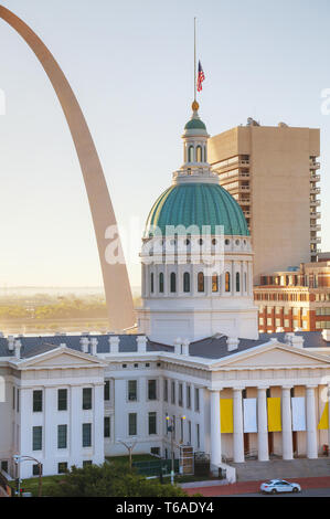 Centre-ville de St Louis, MO avec l'Ancien Palais Banque D'Images