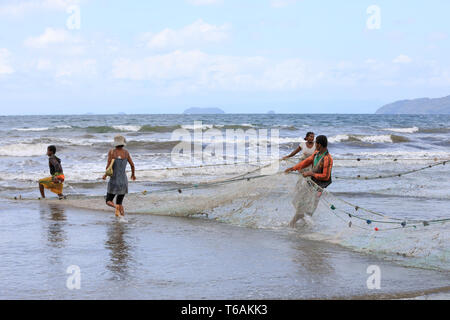 Pêche Les pêcheurs malgaches indigènes sur mer, Madagascar Banque D'Images