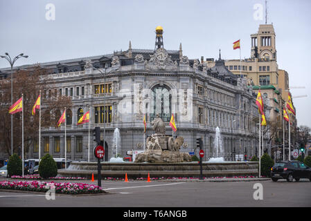 Banque d'Espagne siège social à Madrid, Espagne, avec vue sur la fontaine de Cybèle Banque D'Images