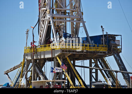 Comté de Midland, Texas USA - 21 Avril 2019 : plateforme de forage dans le bassin du Permian oilfield. Banque D'Images