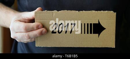 Signer en carton avec l'inscription 2017 Banque D'Images