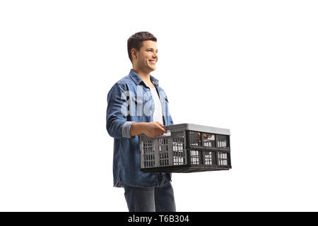 Casual young man holding an empty cage plastique isolé sur fond blanc Banque D'Images