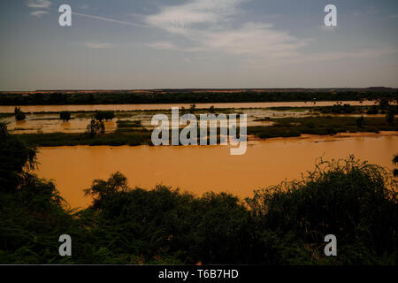 Vue aérienne de la rivière Niger à Niamey , Niger Banque D'Images