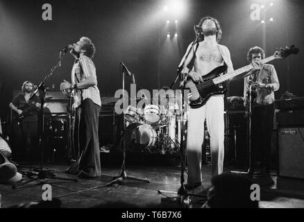 Pays-bas, Amsterdam, Concertgebouw. Photo de groupe sur scène blanc moyen ; (photo de Gijsbert Hanekroot) *** légende locale *** AVERAGE WHITE BAND Banque D'Images