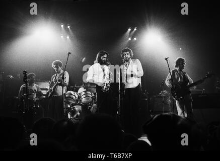 Pays-bas, Amsterdam, Concertgebouw. Photo de groupe sur scène blanc moyen ; (photo de Gijsbert Hanekroot) Banque D'Images