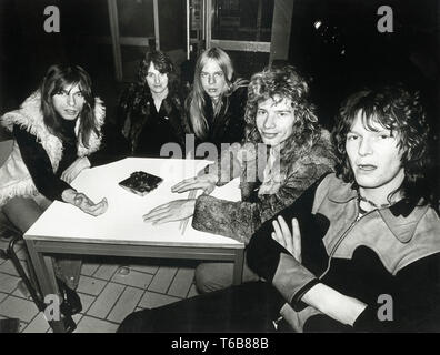 Rotterdam, Pays-Bas - 1972. 23 janvier : (L-R) Steve Howe, Jon Anderson, Rick Wakeman, Bill Bruford et Chris Squire de Yes Banque D'Images