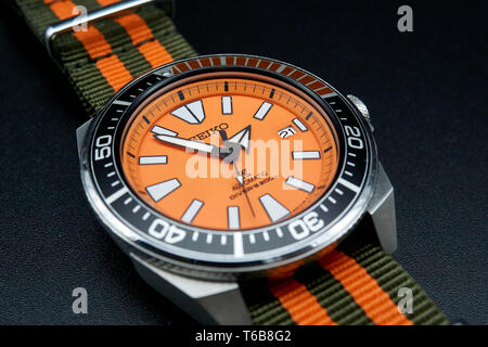 Samouraï Seiko Diver watch avec le bouton orange Banque D'Images