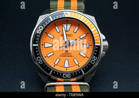 Samouraï Seiko Diver watch avec le bouton orange Banque D'Images