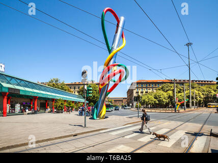 La sculpture de l'aiguille de la place Cadorna, à Milan. Banque D'Images