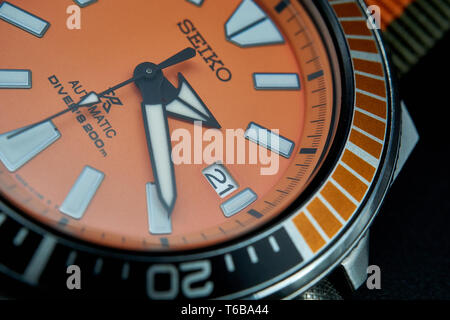 Samouraï Seiko Diver watch avec le bouton orange Banque D'Images