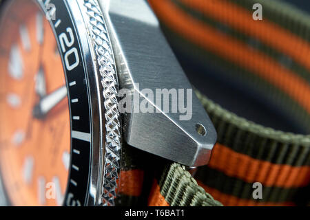 Samouraï Seiko Diver watch avec le bouton orange Banque D'Images