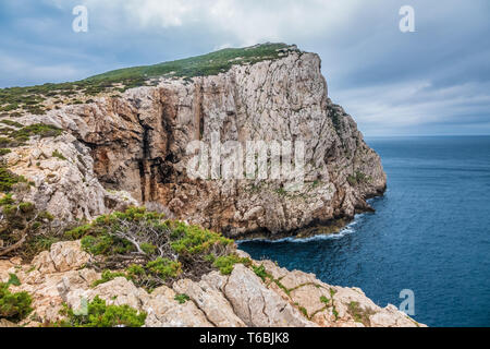 La réserve naturelle de Capo Caccia, un éperon rocheux situé dans un écosystème protégé près de la ville de Alghero, Sardaigne, Italie.. De pittoresques sentiers de randonnée, d Banque D'Images