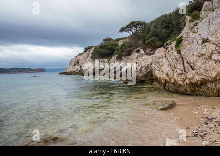 La réserve naturelle de Capo Caccia, un éperon rocheux situé dans un écosystème protégé près de la ville de Alghero, Sardaigne, Italie.. De pittoresques sentiers de randonnée, d Banque D'Images