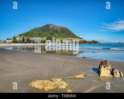 16 Décembre 2018 : Mount Maunganui, Nouvelle-Zélande - Mount Maunganui et la plage principale Banque D'Images