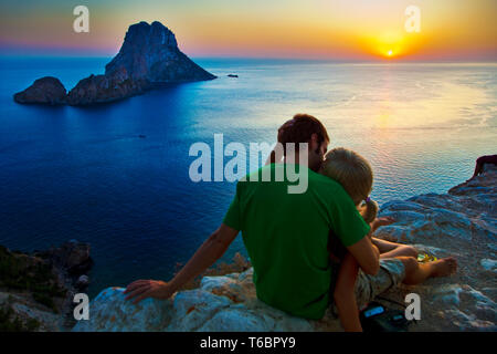 Coucher du soleil à es Vedrá. Sant Josep de sa Talaia. Ibiza. Îles Baléares. L'Espagne. Banque D'Images