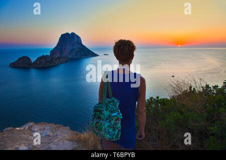 Coucher du soleil à Es Vedra. Sant Josep de sa Talaia. Ibiza. Îles Baléares. L'Espagne. Banque D'Images