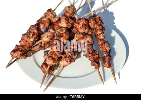 Brochettes kebab grillé sur spits Banque D'Images