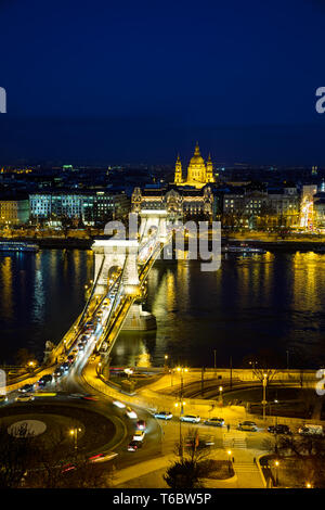 Aperçu de Budapest avec le Pont des chaînes Széchenyi Banque D'Images