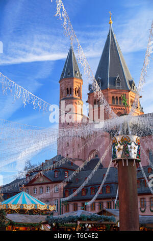 Marché de Noël et Cathédrale de Mayence, Mainz, Rhénanie-Palatinat, Allemagne Banque D'Images