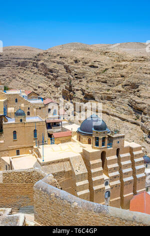 La Palestine, en Cisjordanie, le gouvernorat de Bethléem, Al-Ubeidiya. Le monastère de Mar Saba, construit dans les falaises de la vallée du Cédron dans le désert de Judée. Banque D'Images