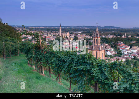 Italie, Vénétie. La Route du Prosecco. District de Trévise. Farra di Soligo. Chiesa del Colle di San Martino Banque D'Images