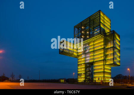Deutschland, NRW, Kreis Düren, Inden, Lucherberg, Indemann, ein 36 m hohen Aussichtsturm auf der Abraumhalde Goltsteinkuppe. Er ist ein Projekt der EU Banque D'Images