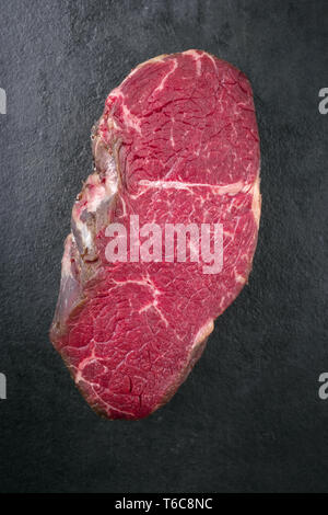 Point de matières sèches comme steak Kobe close-up sur une ardoise Banque D'Images
