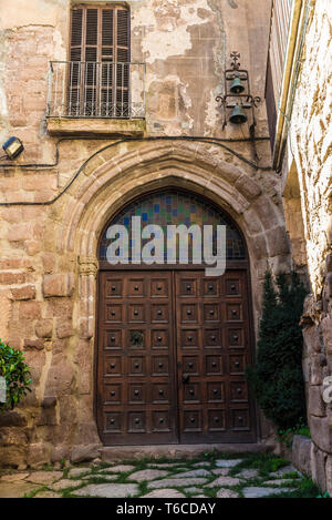 Façade de la chapelle de Santa Eulalia martyr dans la ville médiévale de Cardona en Catalogne, Espagne Banque D'Images