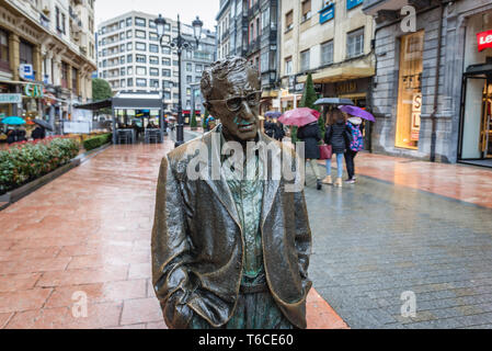 Statue de Woody Allen conçu par Vicente Menendez Santarua Oviedo en Asturies, Espagne Banque D'Images