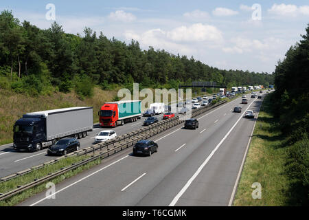 Embouteillage sur une autoroute en Allemagne Banque D'Images