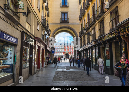 Calle de la Sal - Sel Street - passage à la Plaza Mayor - place principale de Madrid, Espagne Banque D'Images