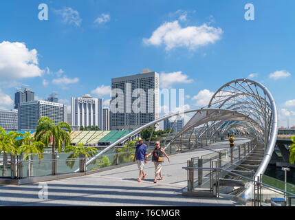 L'Helix Bridge à partir de la Marina Bay Sands, Marina Bay, la ville de Singapour, Singapour Banque D'Images