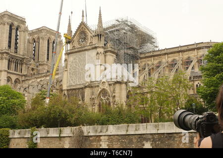 Scènes quelques jours après l'incendie de la cathédrale Notre Dame de Paris . Banque D'Images