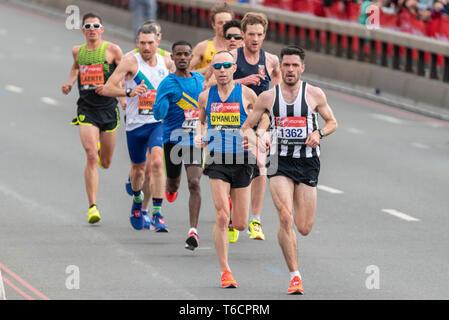 Craig Ruddy et Gary O'Hanlon de l'Irlande à la course marathon de Londres 2019 Virgin Money, UK. Group Banque D'Images