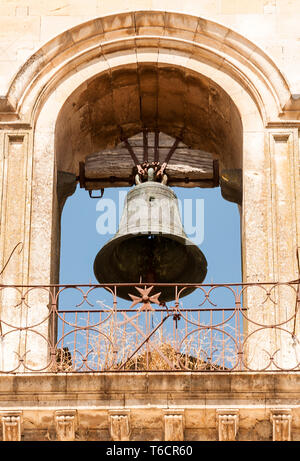 Détails du clocher de l'église San Sebastiano à Buscemi - Province de Syracuse, Italie. Banque D'Images