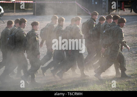 Des soldats de la 7e Brigade de défense territoriale Poméranienne à Gdansk de Wojska Obrony Terytorialnej WOT (Force de défense territoriale) en Pologne, Rytel. Apri Banque D'Images