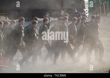 Des soldats de la 7e Brigade de défense territoriale Poméranienne à Gdansk de Wojska Obrony Terytorialnej WOT (Force de défense territoriale) en Pologne, Rytel. Apri Banque D'Images