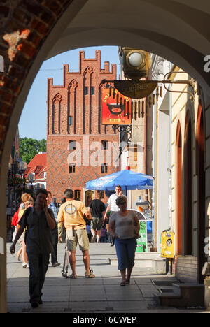 Wysoka Brama gothique (High Gate) construite en XIV siècle à Olsztyn, Pologne Centre Historique. 2 juillet 2008 © Wojciech Strozyk / Alamy Stock Photo Banque D'Images