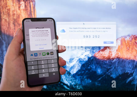 Apple Iphone Espace XS Écran gris avec une authentification à deux facteurs Banque D'Images