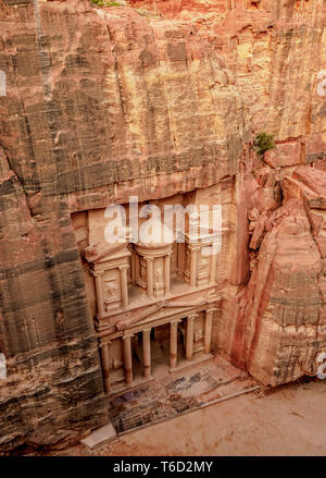 Le Conseil du Trésor, Al-Khazneh, elevated view, Petra, le Gouvernorat de Ma'an, Jordanie Banque D'Images