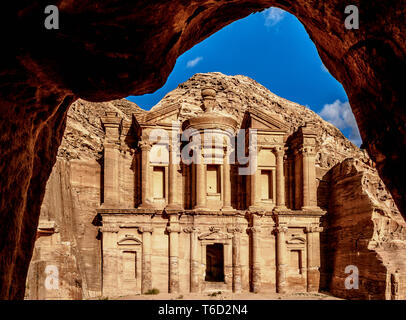 Le monastère, Ad-Deir, Petra, le Gouvernorat de Ma'an, Jordanie Banque D'Images