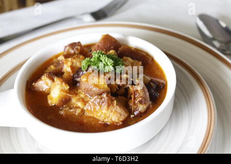 La nourriture créole à Maurice. Polyvalent, simple et savoureux ! La rougaille est une spécialité créole, plat et pour beaucoup de familles mauriciennes ! Raison simple Banque D'Images