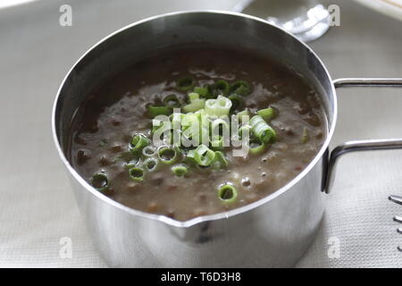 La nourriture créole à Maurice. Polyvalent, simple et savoureux ! La rougaille est une spécialité créole, plat et pour beaucoup de familles mauriciennes ! Raison simple Banque D'Images