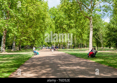 Les Jardins de Kensington à Londres sont l'un des parcs royaux et étaient autrefois les jardins privés de Kensington Palace. Banque D'Images