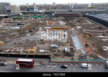 La construction de routes à Royal Mail site où 2 terrains vendus pour £101m pour nous-investisseur Greystar Resources pour construire rental apartment. Le sud de Londres. 13/11/2017 Banque D'Images
