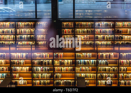 Dans la bibliothèque de Museo Nacional Centro de Arte Reina Sofia - Musée National de la Reine Sofia Arts centre de Madrid, Espagne Banque D'Images