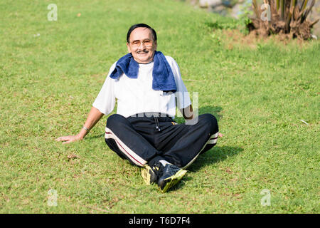 Man resting after doing exercise Banque D'Images