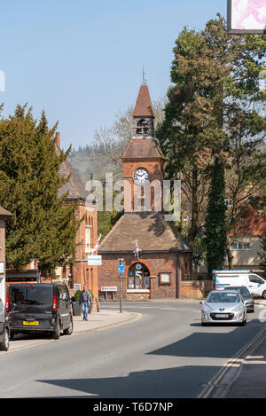 Wendover, Buckinghamshire, Angleterre, Royaume-Uni. Avril 2019. Une ville dans la région des collines de Chiltern avec une tour d'horloge datant de 1842. Banque D'Images