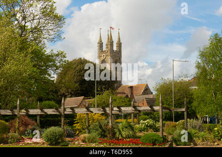 L'église St Mary de l'Ashford Kent UK Memorial Gardens Banque D'Images
