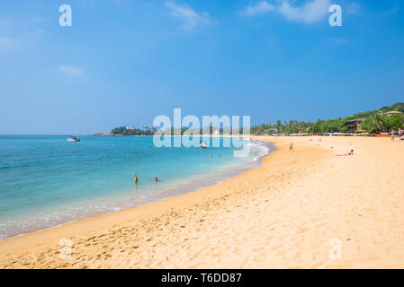 Plage d'Unawatuna dans le sud-ouest du Sri Lanka Banque D'Images